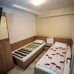 بيت شباب Nelana *