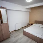 بيت شباب Nelana