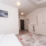 Nelana بيت شباب