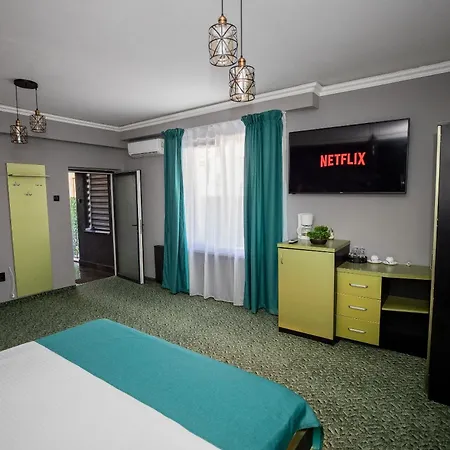 بيت شباب Nelana