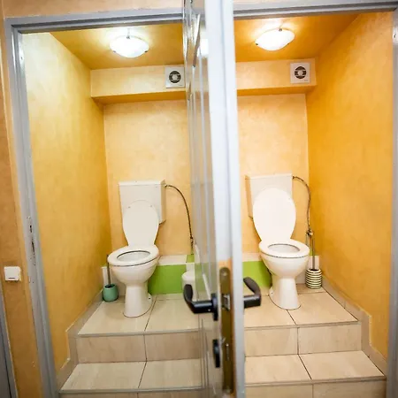 بيت شباب Nelana كلوج-نابوكا