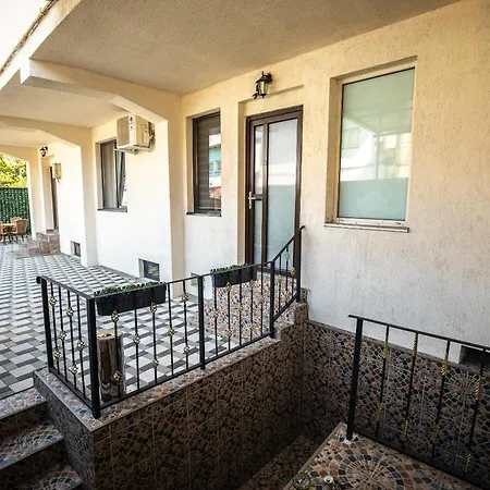 Nelana بيت شباب